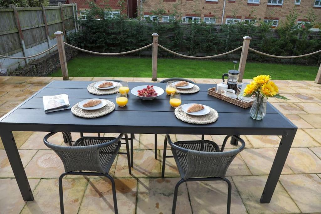 Perfect For Contractors With On Site Parking Villa Brierley Hill Exterior foto